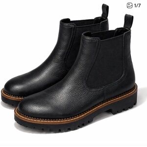 Caslon Miller Water Resistant Chelsea Boots in black - Size 8
